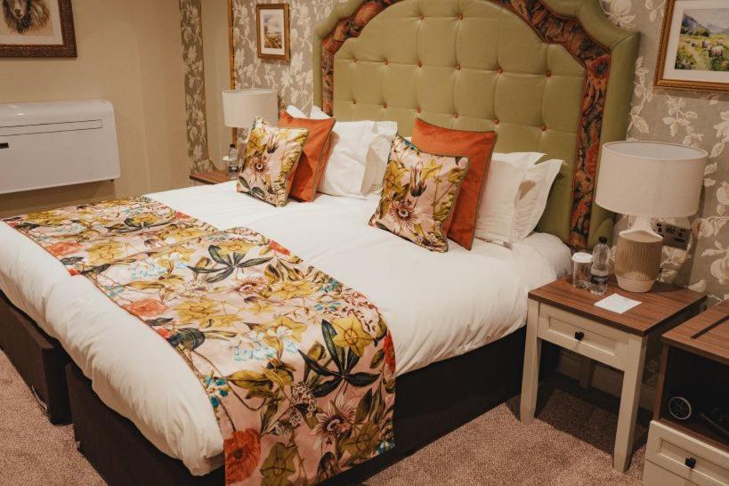 The Golden Fleece Hotel, Thirsk, North Yorkshire Kültér fotó