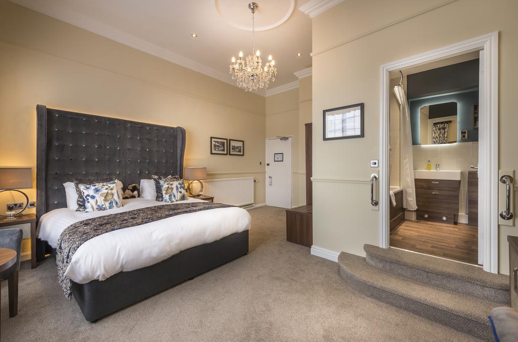 The Golden Fleece Hotel, Thirsk, North Yorkshire Kültér fotó