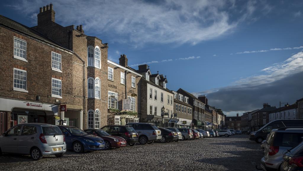 The Golden Fleece Hotel, Thirsk, North Yorkshire Kültér fotó
